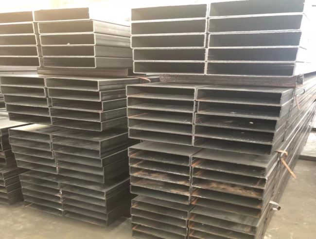 Burr removed end Rectangular steel tube