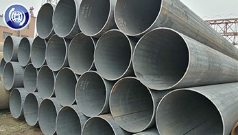 What are the characteristics of large diameter industrial steel pipes?